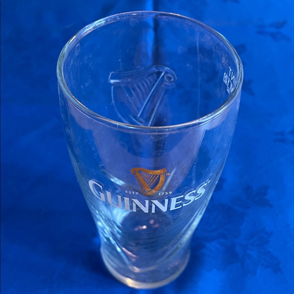 Guinness Gold Logo Sculpted Pint Glass - Picture 2 of 2